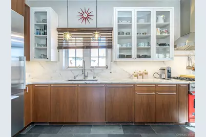 155 Estate Court, Roslyn Heights, NY 11577 - Photo 19