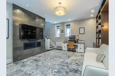 155 Estate Court, Roslyn Heights, NY 11577 - Photo 25