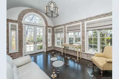 155 Estate Court, Roslyn Heights, NY 11577 - Photo 15