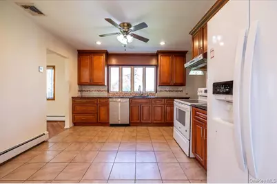 167 Maple Avenue, East Meadow, NY 11554 - Photo 7