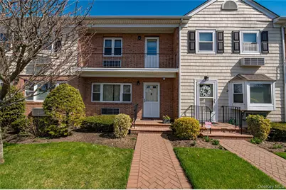 195 N Centre Avenue #25, Rockville Centre, NY 11570 - Photo 1