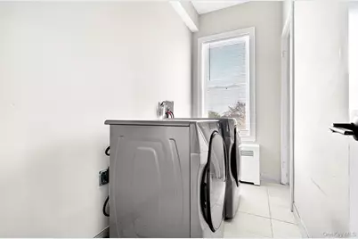 240 S 10th Avenue, Mount Vernon, NY 10550 - Photo 33