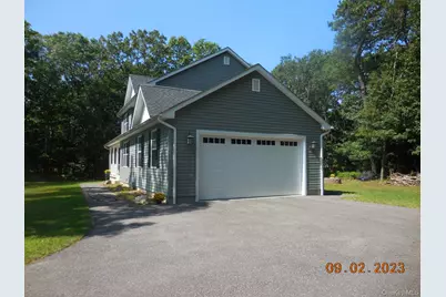 230 Expressway Drive N, Medford, NY 11763 - Photo 3