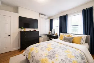70-37 72nd Pl, Glendale, NY 11385 - Photo 5