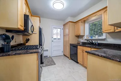 107 Acorn Way, Malverne, NY 11565 - Photo 7