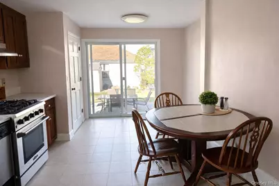 60 Lloyd Avenue, Lynbrook, NY 11563 - Photo 11