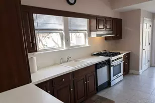 60 Lloyd Ave, Lynbrook, NY 11563 - Photo 9