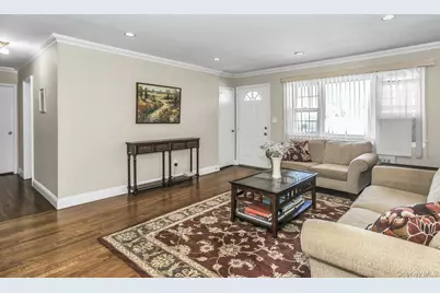 59 Jamaica Avenue, Plainview, NY 11803 - Photo 5