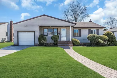 59 Jamaica Avenue, Plainview, NY 11803 - Photo 1