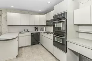 59 Jamaica Ave, Plainview, NY 11803 - Photo 9