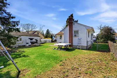 10 Howe Street, Huntington Station, NY 11746 - Photo 7