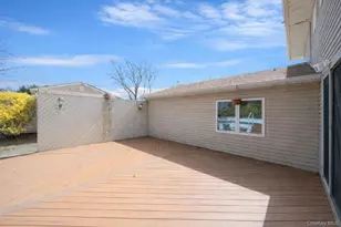 51 Wexford Dr, Oakdale, NY 11769 - Photo 25