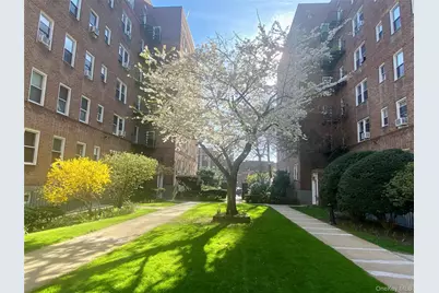 22 Mulford Place #5C, Hempstead, NY 11550 - Photo 1