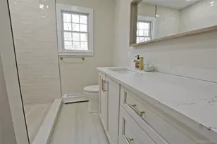 102 Longfellow Ln, Port Jefferson, NY 11777 - Photo 15