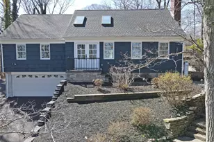 102 Longfellow Ln, Port Jefferson, NY 11777 - Photo 3