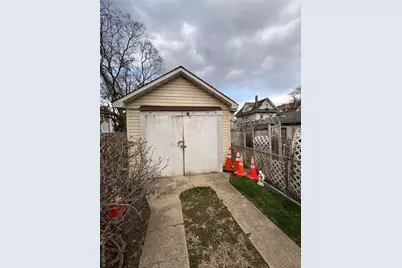 10409 189th Street, Saint Albans, NY 11412 - Photo 3