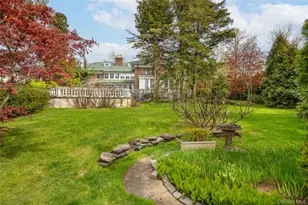 1-27 Beverly Rd, Douglaston, NY 11363 - Photo 17