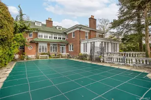 1-27 Beverly Rd, Douglaston, NY 11363 - Photo 9