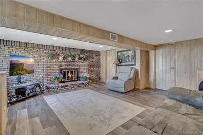 421 Grand Boulevard, Massapequa Park, NY 11762 - Photo 17