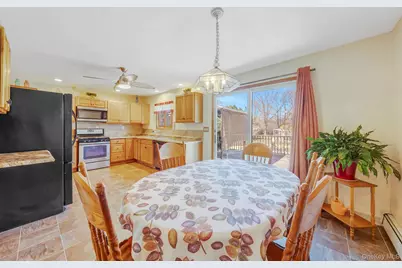 842 Greenlawn Avenue, Islip Terrace, NY 11752 - Photo 9