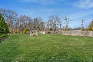 842 Greenlawn Ave, Islip Terrace, NY 11752 - Photo 33