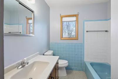 4 Columbine Avenue S, Hampton Bays, NY 11946 - Photo 23