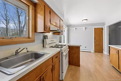 4 Columbine Avenue S, Hampton Bays, NY 11946 - Photo 13