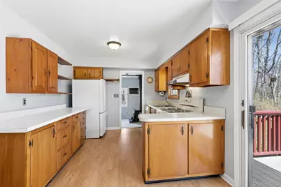 4 Columbine Avenue S, Hampton Bays, NY 11946 - Photo 17