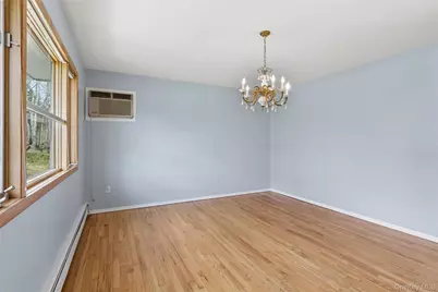 4 Columbine Avenue S, Hampton Bays, NY 11946 - Photo 5