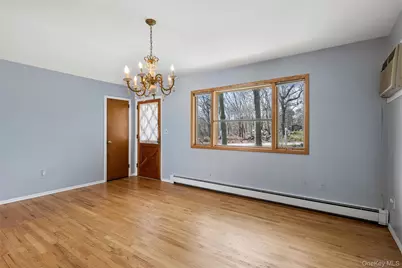 4 Columbine Avenue S, Hampton Bays, NY 11946 - Photo 5
