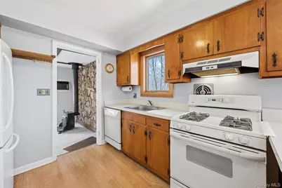 4 Columbine Avenue S, Hampton Bays, NY 11946 - Photo 19