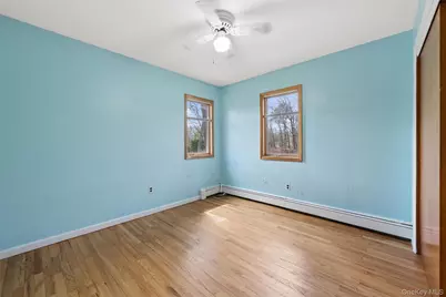 4 Columbine Avenue S, Hampton Bays, NY 11946 - Photo 27