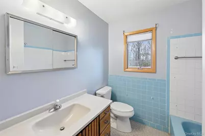 4 Columbine Avenue S, Hampton Bays, NY 11946 - Photo 25