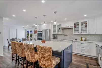 360 Woodside Avenue, Bellport, NY 11713 - Photo 7