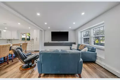 360 Woodside Avenue, Bellport, NY 11713 - Photo 5