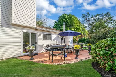 360 Woodside Avenue, Bellport, NY 11713 - Photo 23