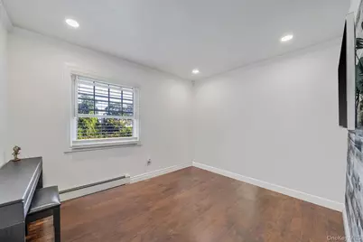 360 Woodside Avenue, Bellport, NY 11713 - Photo 19