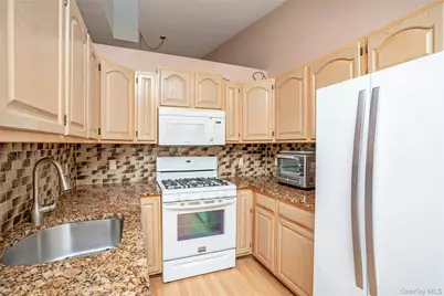 762 Birchwood Park Drive, Middle Island, NY 11953 - Photo 7