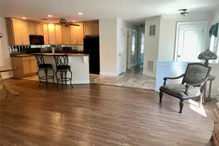 5 White Oak Ct, Coram, NY 11727 - Photo 9