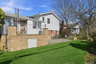 34 Bonnie Dr, Westbury, NY 11590 - Photo 29