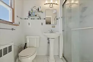 34 Bonnie Dr, Westbury, NY 11590 - Photo 17