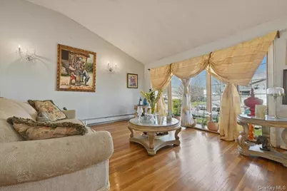 34 Bonnie Drive, Westbury, NY 11590 - Photo 5