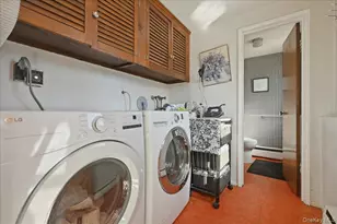 34 Bonnie Dr, Westbury, NY 11590 - Photo 23