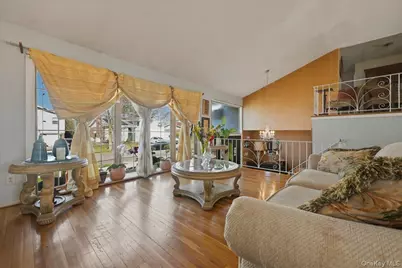 34 Bonnie Drive, Westbury, NY 11590 - Photo 7