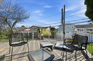 34 Bonnie Dr, Westbury, NY 11590 - Photo 27