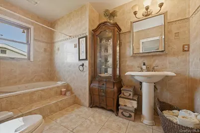 34 Bonnie Drive, Westbury, NY 11590 - Photo 19