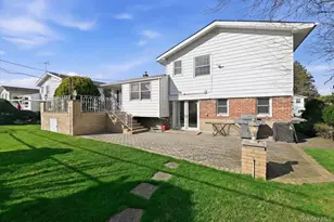 34 Bonnie Dr, Westbury, NY 11590 - Photo 31