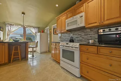 34 Bonnie Drive, Westbury, NY 11590 - Photo 13