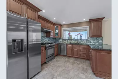 73 E Beach Promenade, Lindenhurst, NY 11757 - Photo 7