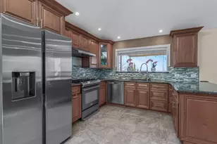 73 E Beach Promenade, Lindenhurst, NY 11757 - Photo 7